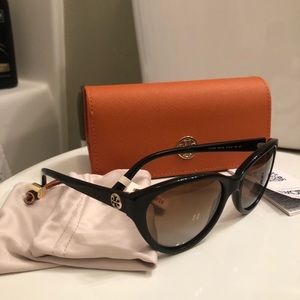 BRAND new Tory Burch POLARIZED sunglasses